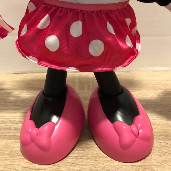 2012 Fisher-Price Disney Minnie Mouse Cheerleader Sings & Dances - Picture 8 of 12